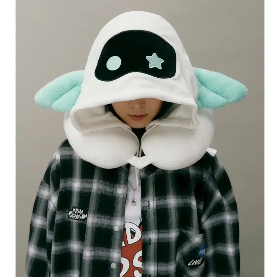 BTS JIN Wootteo Neck Pillow未使用 BTS 방탄 진 Jin 런석진 넥 필로 Neck Pillow 우떠 목베개 | 브랜드